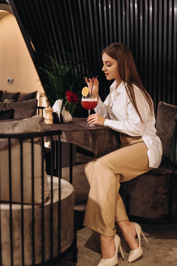 Garden Plaza Hotel Neresnytsya Luaran gambar